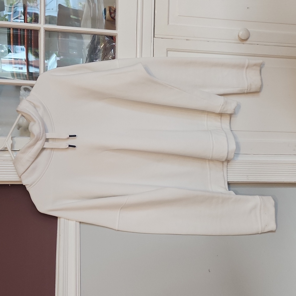 White Under Armour Sweatshirt